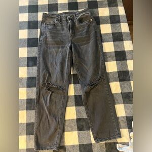 Women’s American Eagle cropped jeans. Size 6.
